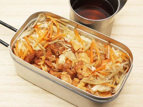 アウトドアにピッタリ！「焼き鳥缶の炊き込みご飯」